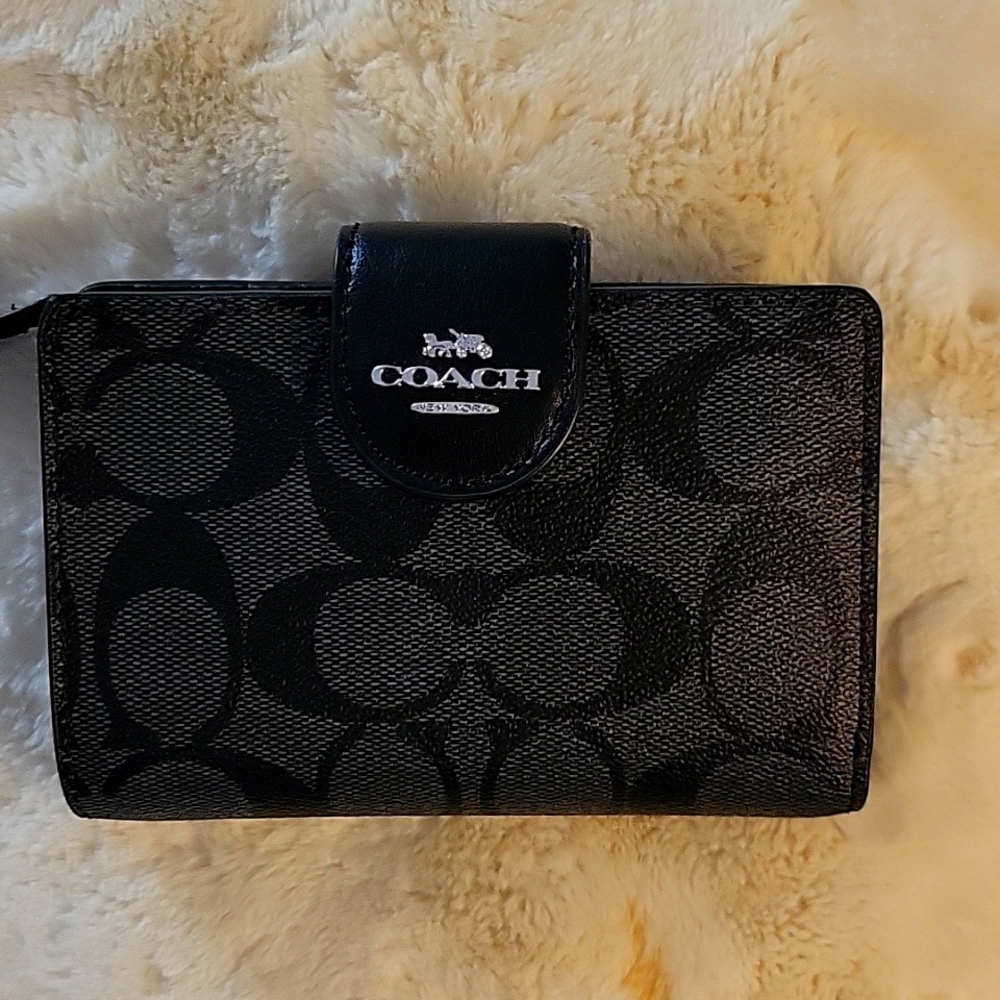 Coach Wallet w/zip coin pocket